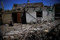 Rusové zničili další obec. „Dostihla nás válka. Jsou snad naše domy strategické cíle?“ pláčou Ukrajinci