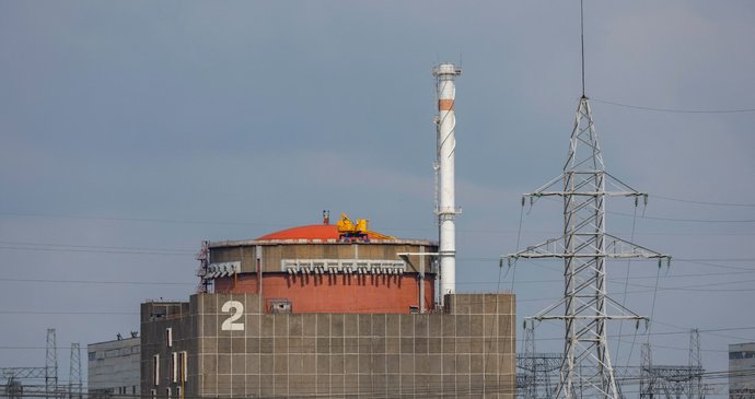 Ukrajina pod ruskou palbou: Po ostřelování byla omezena dodávka elektřiny do jaderné elektrárny