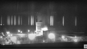 V areálu Záporožské jaderné elektrárny hoří: U zařízení probíhají prudké boje.