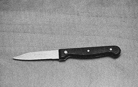 Do nemocnice si muž přinesl nůž.