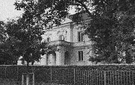 Vila stála v Koperníkově ulici v luxusní části pražských Vinohrad.