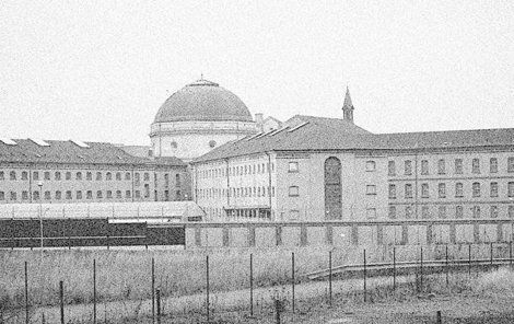 Věznice v Borech funguje dodnes.