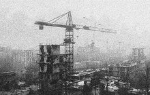 K tragické události, těžkému pracovnímu úrazu se smrtelným následkem, došlo v září roku 1989 v Šumperku. V objektu tehdejšího státního podniku Agrostav Šumperk se zřítil jeřáb, pod kterým zahynul zaměstnanec firmy (†41).