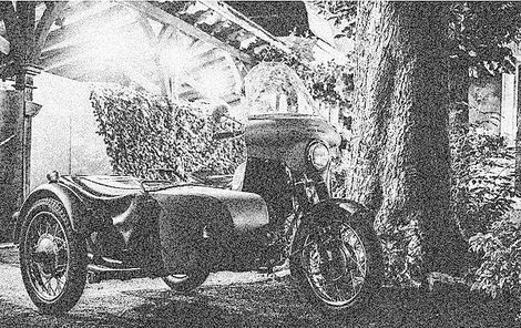 Na československých silnicích se v třicátých letech minulého století pohybovalo jen málo motocyklů.