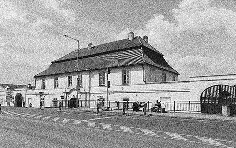 K vraždě došlo na silnici za Běchovicemi, které jsou dnes částí Prahy.