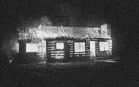 Žhář zapálil dům a zastřelil se.