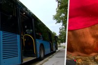 Hrůza u chorvatského Záhřebu: Dívka (17) se zasekla ve dveřích autobusu, táhl ji za sebou desítky metrů