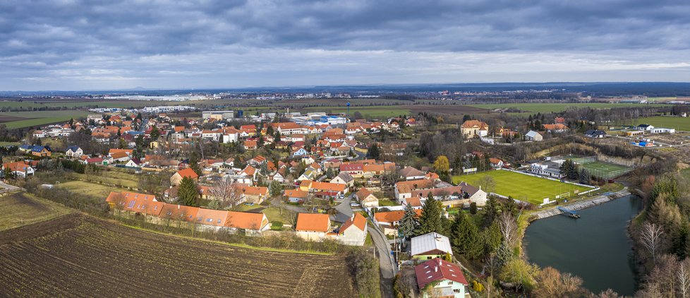 Zápy se nacházejí v okrese Praha-východ nedaleko Brandýsa nad Labem.