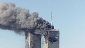 Hořící WTC – fotka z 11. září 2001. Kdo za to může?