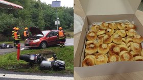 krabici vlčnovských koláčků dostali záchranáři za první pomoc, kterouu poskytli po nehodě motorkářovi Bohumilu Kuncovi (40).