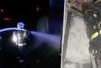 Tragédie v Zásadě na Jablonecku: Z hořícího bytu vyběhl zakrvácený muž, na místě zemřel