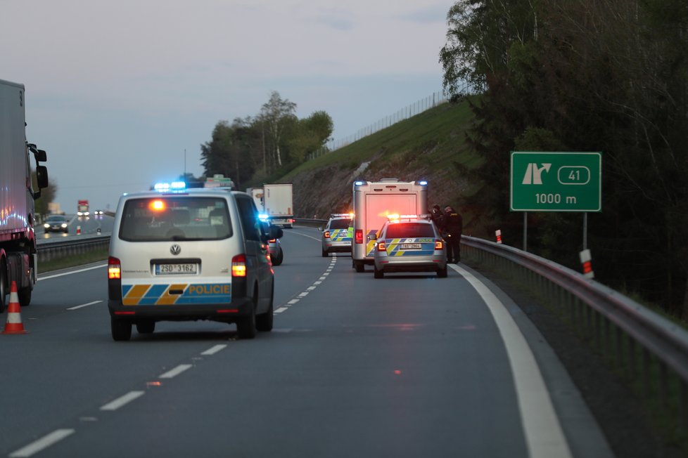 Manévry na D1: Policie na 41. kilometru zadržela muže, který se v Německu pokusil zavraždit partnerku. V autě ujížděl i s malým dítětem.