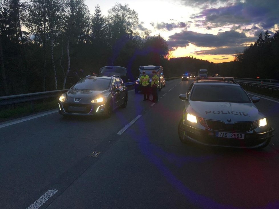 Policisté na dálnici D1 zadrželi prchajícího cizince z Německa. Na svědomí má pokus o vraždu své partnerky.