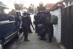 Policejní zásah proti ozbrojenému muži v Štěrboholích