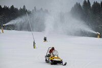 Lyžařská sezóna vypukla: Jak se proměnily ceny skipasů? A na co vlekaři nadávají