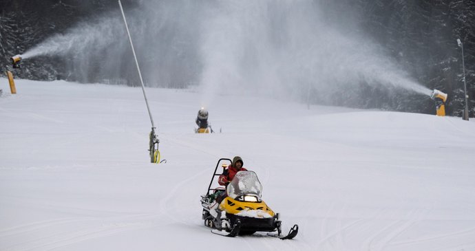 Zasněžování sjezdovek na jihu Čech (20.11.2025)