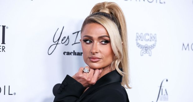 Paris Hilton a její ohromný zásnubní prsten