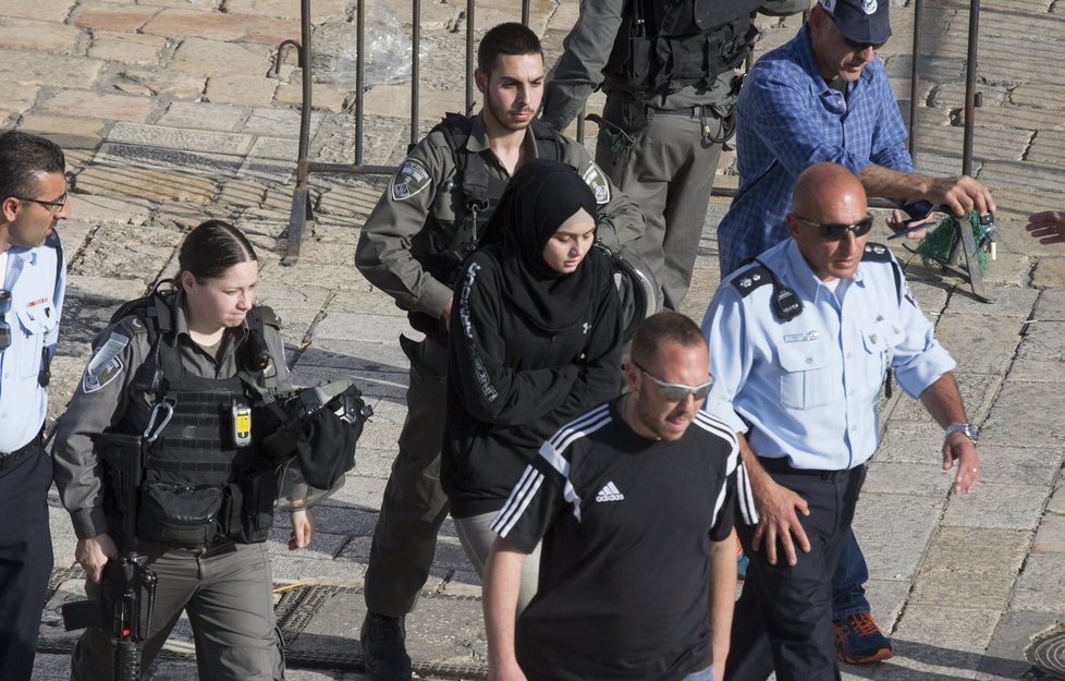 Další Palestinka zastřelena při útoku na Izraelce: Arabské země řeší, co s tím