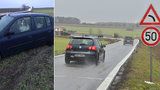 Zákeřná zatáčka u Jiřic na Nymbursku. Podivná nehoda na přehledném úseku: Za volantem byl pes!