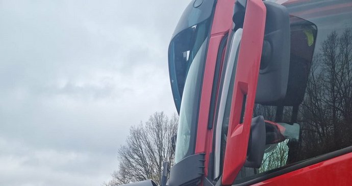 Polák ujížděl z Německa do Česka, u Ústí nad Labem prorazil zátaras.