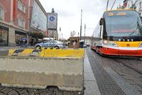 Praha se kvůli teroristům opevňuje. Na několika místech vyrostly zátarasy