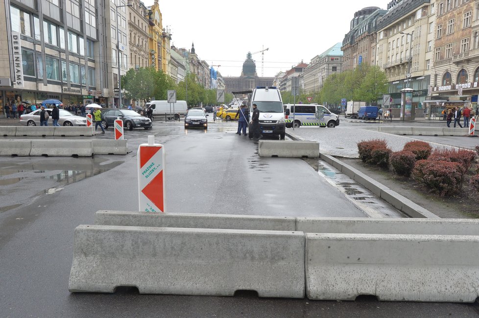 Na několika rušných místech Prahy narazíte na zátarasy.