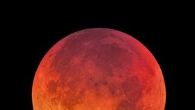Měsíc se zahalí do krvavé barvy: Věstí zlověstná barva konec světa?