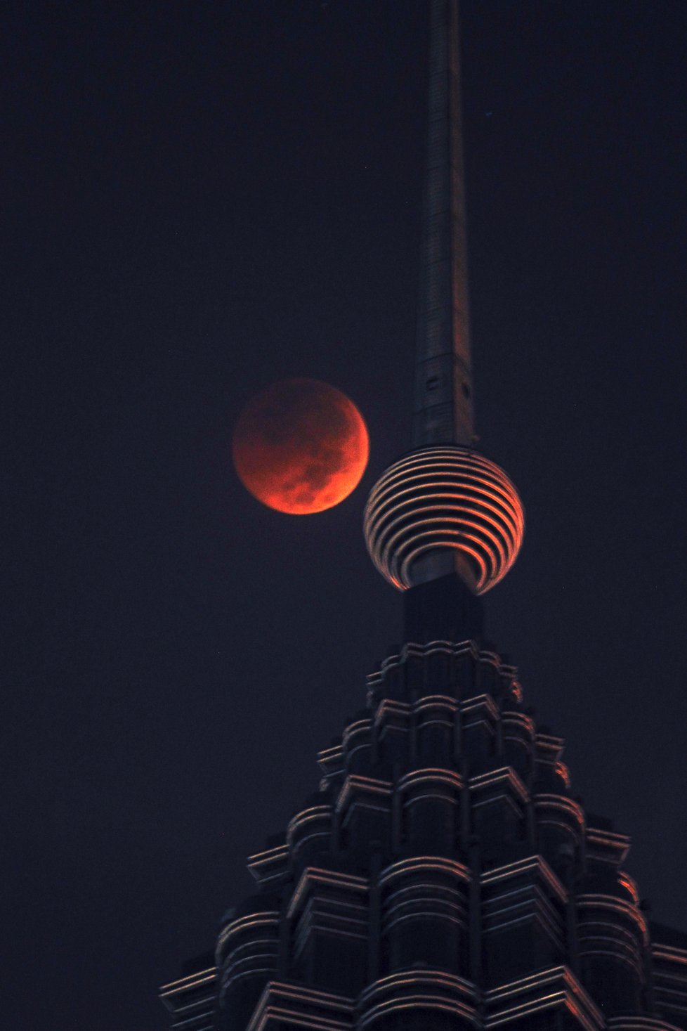 Zatmění Měsíce při pohledu z Kuala Lumpur