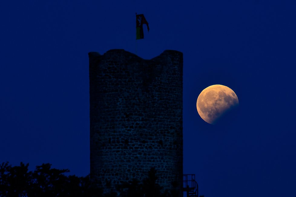 V pondělí jsme mohli pozorovat částečné zatmění Měsíce