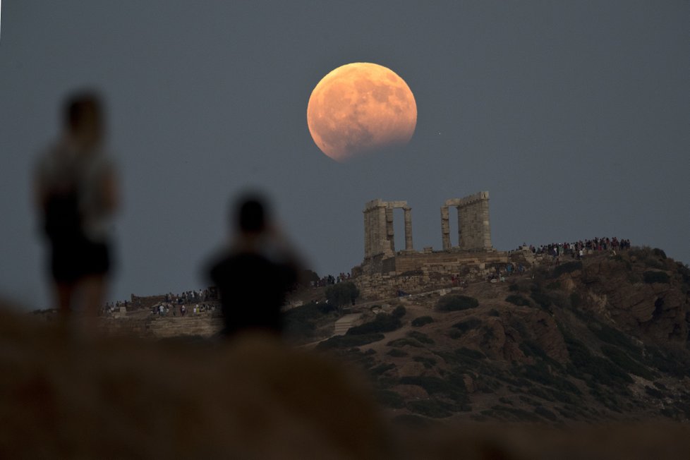 Takhle vypadalo zatmění Měsíce v Řecku