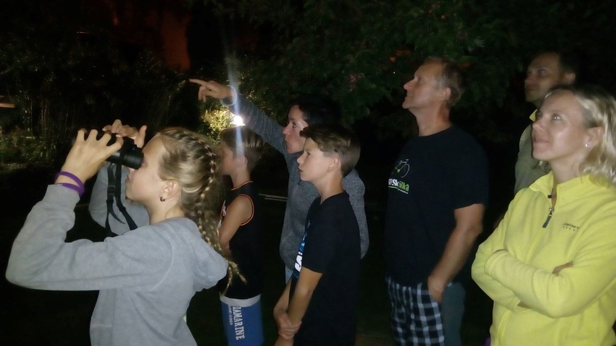 Rodina Blanky Kovandové ze Zlína pozorovala zatmění Měsíce spolu se sousedy doma na zahrádce.