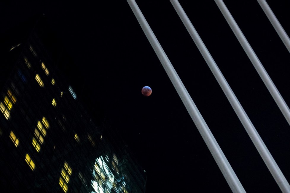 Zatmění Měsíce z Manhattanu