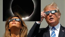 Donlad Trump s Melanií sledovali zatmění Slunce z Bílého domu.