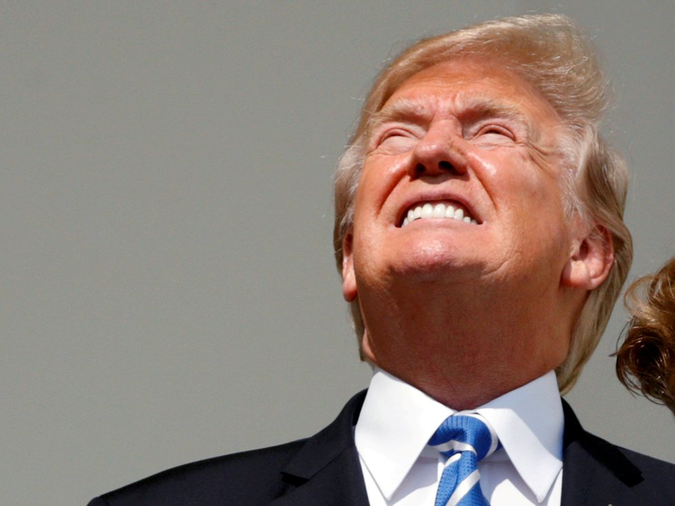 Donald Trump zíral na zatmění i bez ochranných brýlí