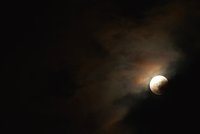 Částečné zatmění Měsíce: Úplněk ve Vodnáři bude „ukousnutý“.