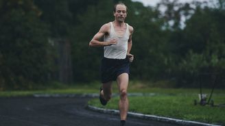 Představuje se plakát k filmu Zátopek. Nejnáročnější natáčení byl závod století z Helsinek, říká Ondříček 