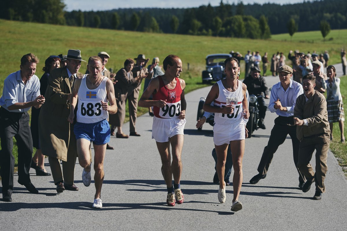 Gustaf Jansson (Jan Pernica), Emil Zátopek (Václav Neužil) a Jim Peters (Miroslav Burian), OH Helsinky 1952 maraton