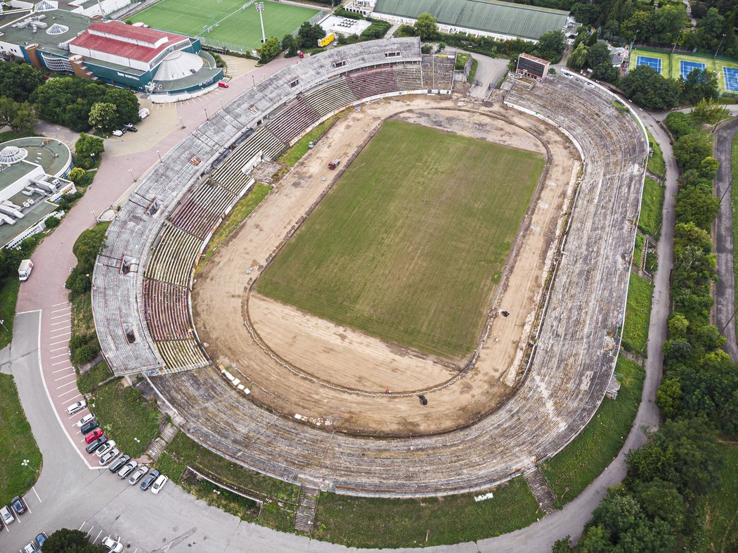 Stadion Za Lužánkami se kvůli filmování musel vyčistit