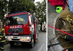 Osm lidí zůstalo po silném dešti uvězněno v jeskyni Moravského krasu. Pomohli jim ven hasiči.