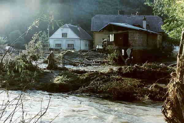Po povodni z roku 1997 už v obci nezbyl prakticky kámen na kameni. Voda sebrala všechno.