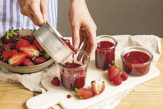 Marmelády a džemy: Recept na meruňkový džem s vanilkou, jahodovo-malinovou zavařeninu i hrušková povidla