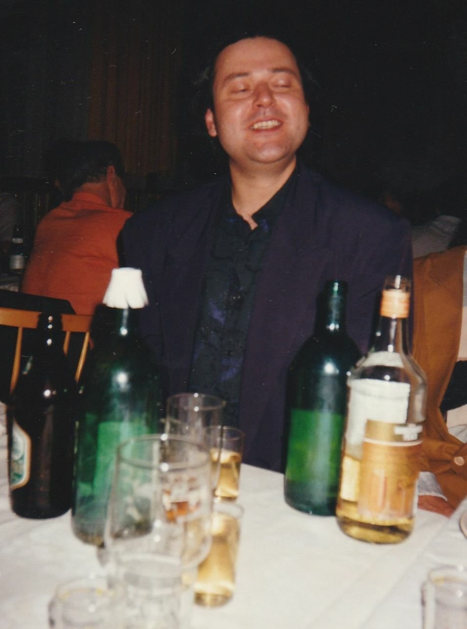 Marcel Trunec v začátcích své číšnické kariéry. To už alkohol tekl po láhvích.