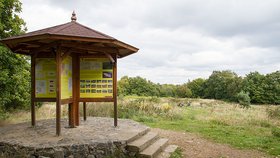 Dolní Břežany chtějí revitalizovat bývalé keltské oppidum Závist. Projekt vypracoval architekt Pleskot, veřejnosti se ale nelíbí