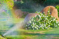 Moderní zavlažovací systémy nepotřebují obsluhu Jak budete letos zalévat zahradu?