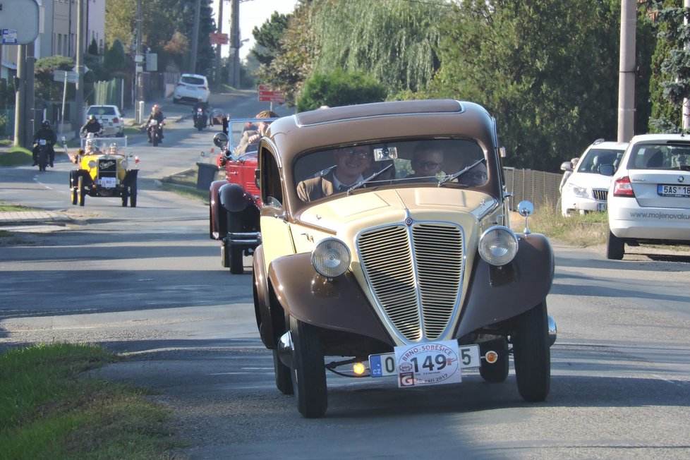 Zástupce brněnské Zbrojovky Z-6-Hurvínek z roku 1936. Řídila ho Helena Okáčová z Brna