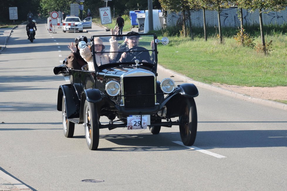 Ze Slovenska přijel s Fordem model T Phaeton z roku 1926 Vladimír Moško.