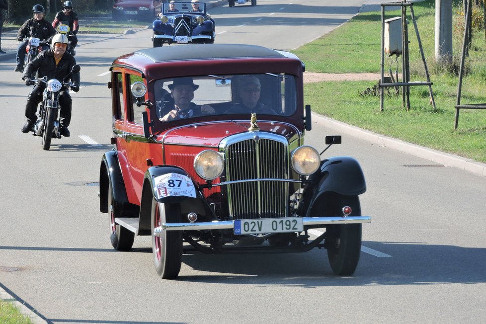 Takto vypadala Škoda 633	z roku 1932. Řídil ji Jiří Kašík z Brna.