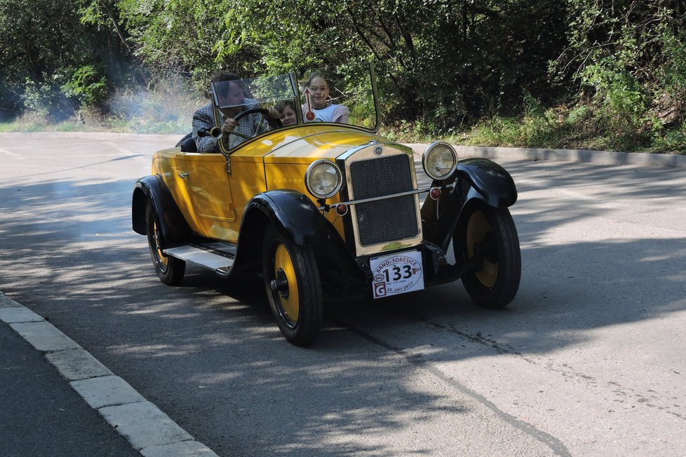 Zbrojovácký Z-18 – valník z roku 1930 řídil Jan Šustáček z Brna.