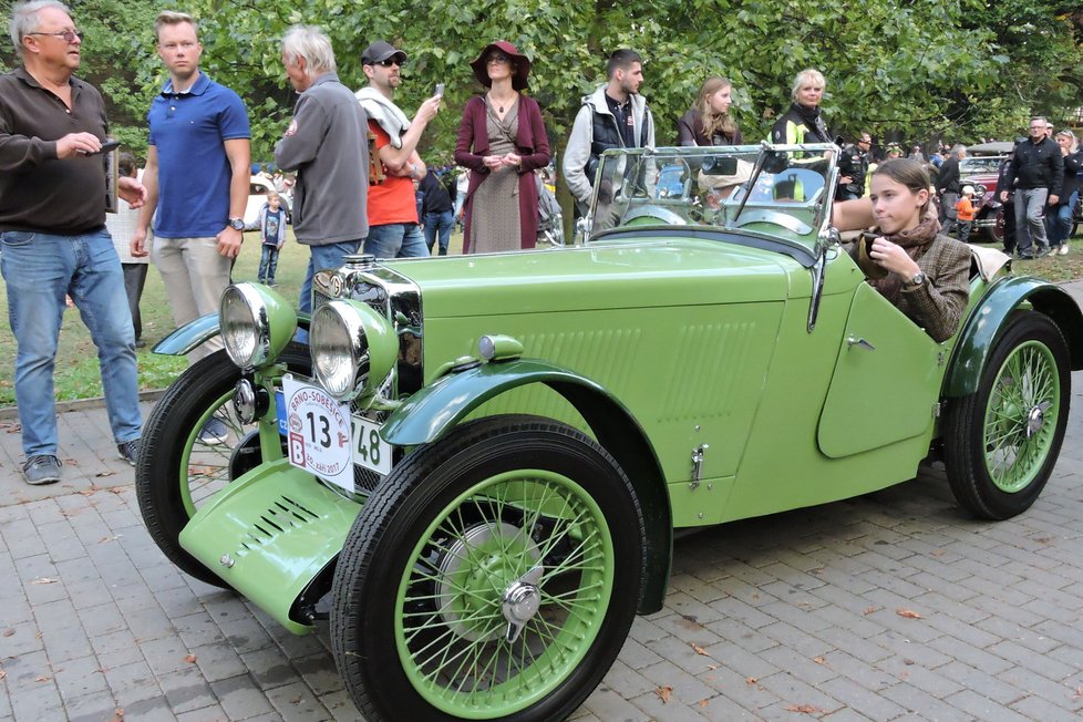 MG J2 z roku 1933 řídil František Huml, který měl s sebou i spolujezdkyni.