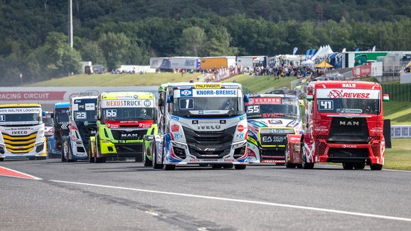 Závodní víkend roku za dveřmi! Most 2022: Češi v tahačích, EuroNASCAR a TCR Europe